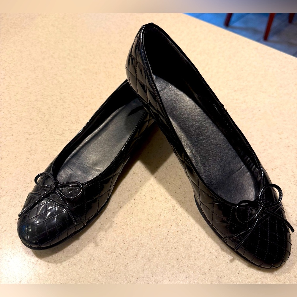 STUART WEITZMAN Women's “QUILTY" BLACK SOFT patent leather ballet flats , 8.5